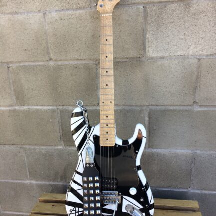STRATOCASTER B&W VAN HALEN REPLICA (USED)