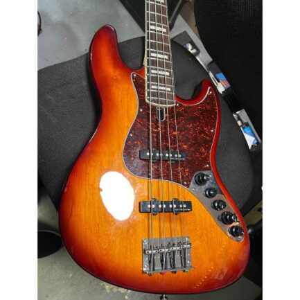 MARCUS MILLER V7 BASS (USED)